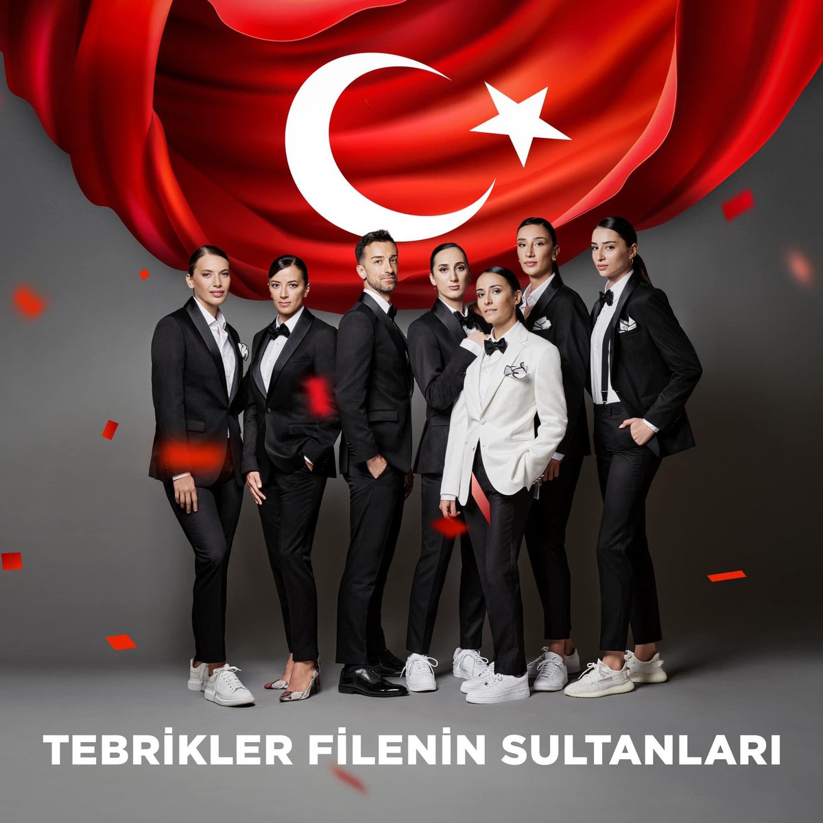 YetiskinErhan's tweet image. CUMHURİYETİMİZİN 100. YILINA AVRUPA ŞAMPİYONLUĞU ÇOK YAKIŞTI. 

Dünyanın 1 numarası A Milli Kadın Voleybol Takımımızla gurur duyuyoruz! Hepiniz muhteşemdiniz.

TEBRİKLER FİLENİN SULTANLARI!

#Bediffrent  #FileninSultanları #Şampiyon