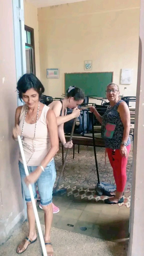 IPUDubrocq2023's tweet photo. Listo el #ipudubrocq para recibir a sus estudiantes🥳💙 https://t.co/xKiSuf512M