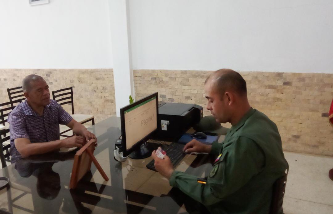 #3Sep

"#CBST participa en ejercicio cívico- militar en defensa de la soberanía nacional".

1/10 

El Estado Mayor de Milicia de la CBST dirigió la movilización de más de 1.000 milicianos de los Cuerpos de Combatientes de los diferentes sectores laborales.