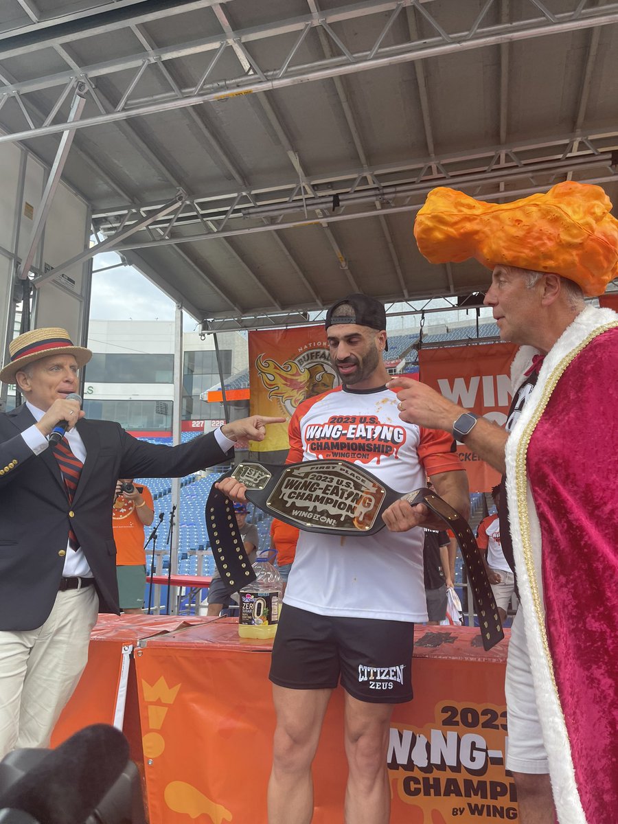 James Webb of Sydney, Australia, beats Miki Sudo, Joey Chestnut, Geoffrey Esper, Nick Wehry, Gideon Oji and others @Wingfest, downing 271 wings in 12 minutes.