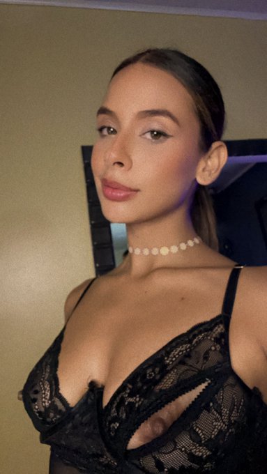 Imag&iacute;nate ir a dormir despu&eacute;s de ver unos nudes m&iacute;os esta noche 🫣😈 https://t.co/Sl7ipH1amT<a href="/tag/latina"class="tags"><span>#latina</span></a><a href="/tag/contentcreators"class="tags"><span>#contentcreators</span></a><a href="/tag/onlyfansfree"class="tags"><span>#onlyfansfree</span></a>