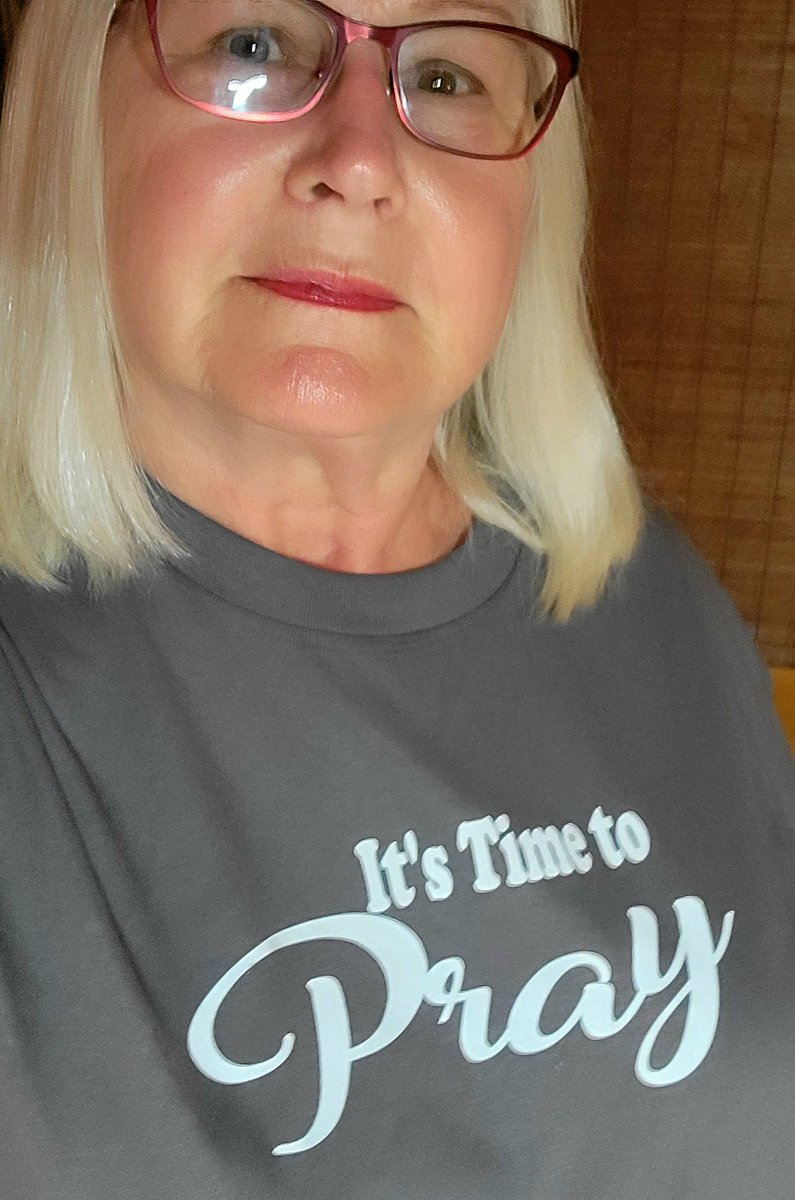 wohlford_connie's tweet photo. My friend, Allison, fixed up this shirt for me. 
I think I need a red one also. 

#itstimetopray #letspray #ItsTime #GodsWordOurDestiny https://t.co/De0yXRszrj