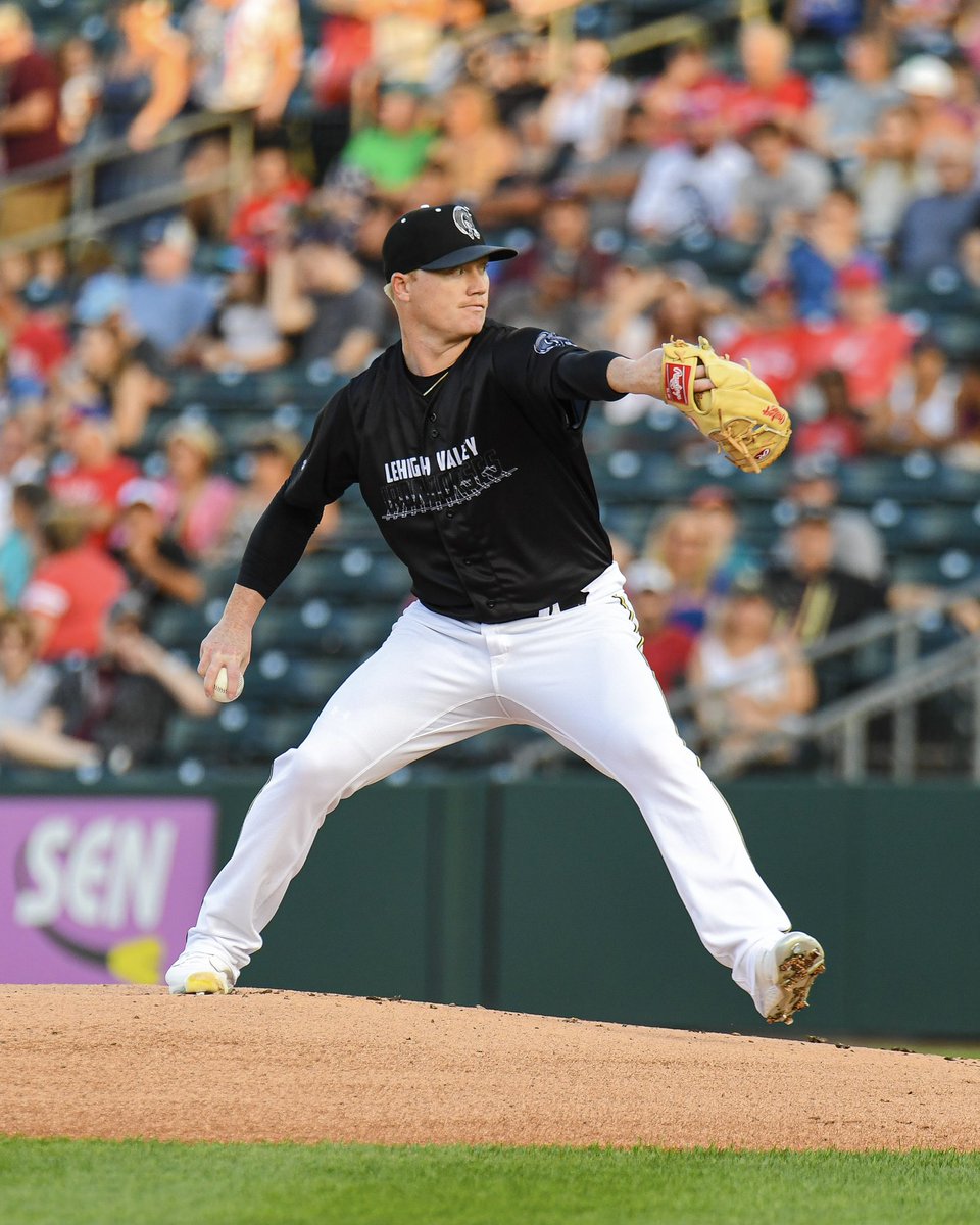 IronPigs's tweet photo. choo choo 🚂 https://t.co/5es6QAJlED