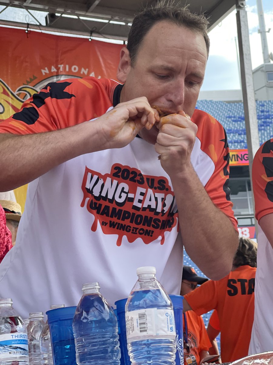 ⁦@joeyjaws⁩, the number-one-ranked eater in the world, tearing into wings in Buffalo today.