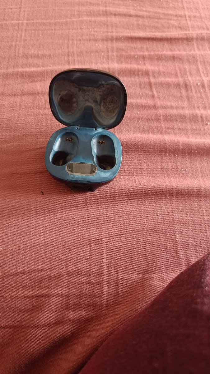 kratsvaal's tweet photo. @pTronIndia @isro Ptron ear buds  went into fire causing harm . Very unsafe substandard quality.proper action to be taken. Consumers beware.  @pTronIndia @jagograhakjago @ConsumerReports @AAI_Official https://t.co/qq74WyBdnu