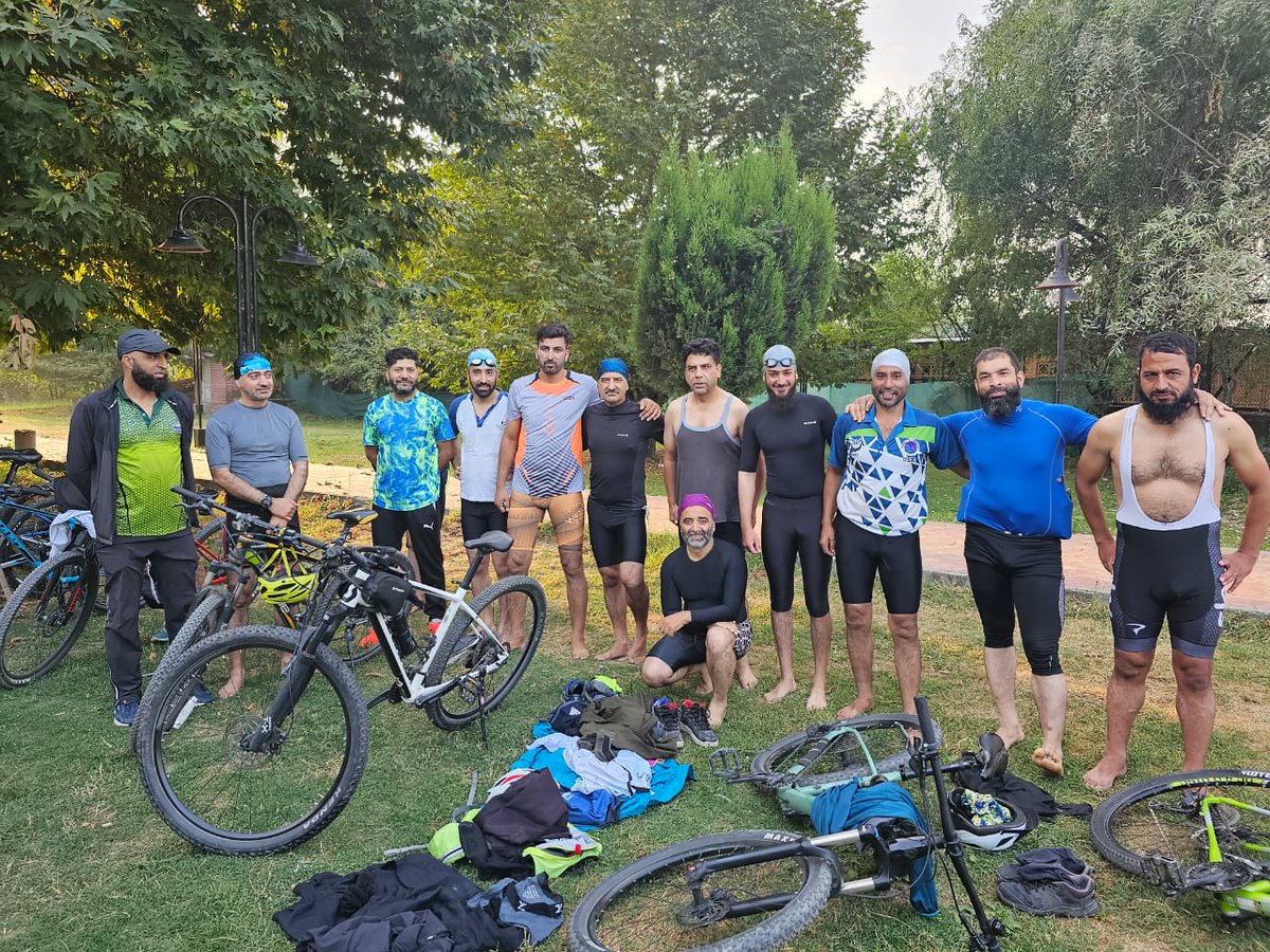 RisingKashmir's tweet photo. #JKMBA, #SnSS-K organises #Triathlon
Over 25 #players participate in #swimming, #cycling, #running
https://t.co/RM8MUG1p32 https://t.co/YdLGYQoroK