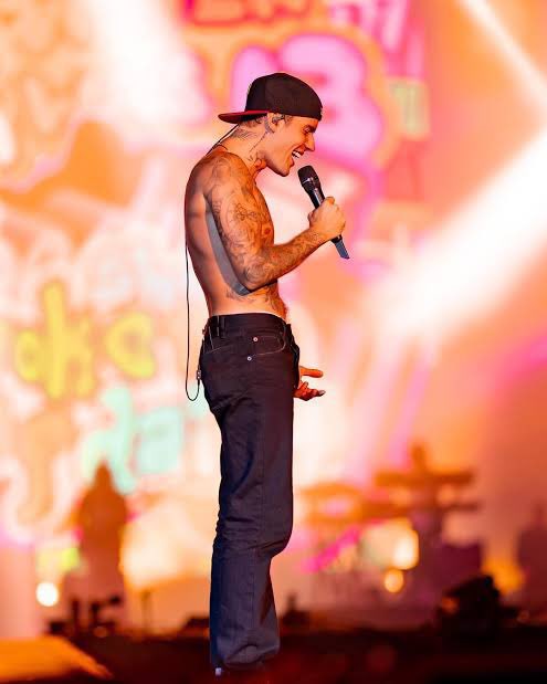 biebersmaniabr's tweet photo. Com um cachê de 26 milhões, 1 ano atrás Justin Bieber se apresentava para mais de 100 MIL pessoas no Rock In Rio 22, se tornando um dos headliners mais bem pago se comentados da história do festival. https://t.co/tOiR0oXO7O