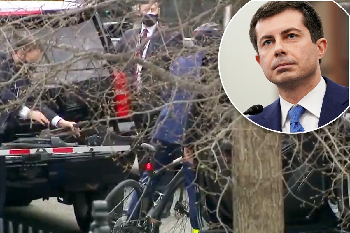 realErikJuergen's tweet image. "The pothole is the natural enemy and prey of every mayor." - Mayor Pete

😂🤣

#BikeMayor
#MayorPetesPotholes