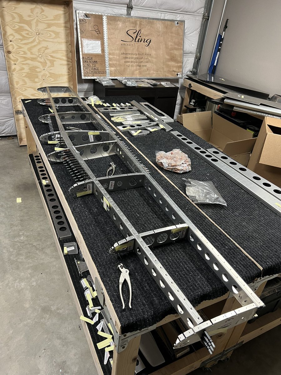 Alright! 

Got my Sling TSi horizontal stabilizer assembly test fit done today. 

Already lookin’ sweet! ✈️