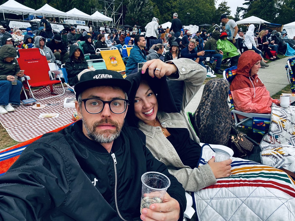 Rain, wine and the <a href="/googoodolls/">Goo Goo Dolls</a>