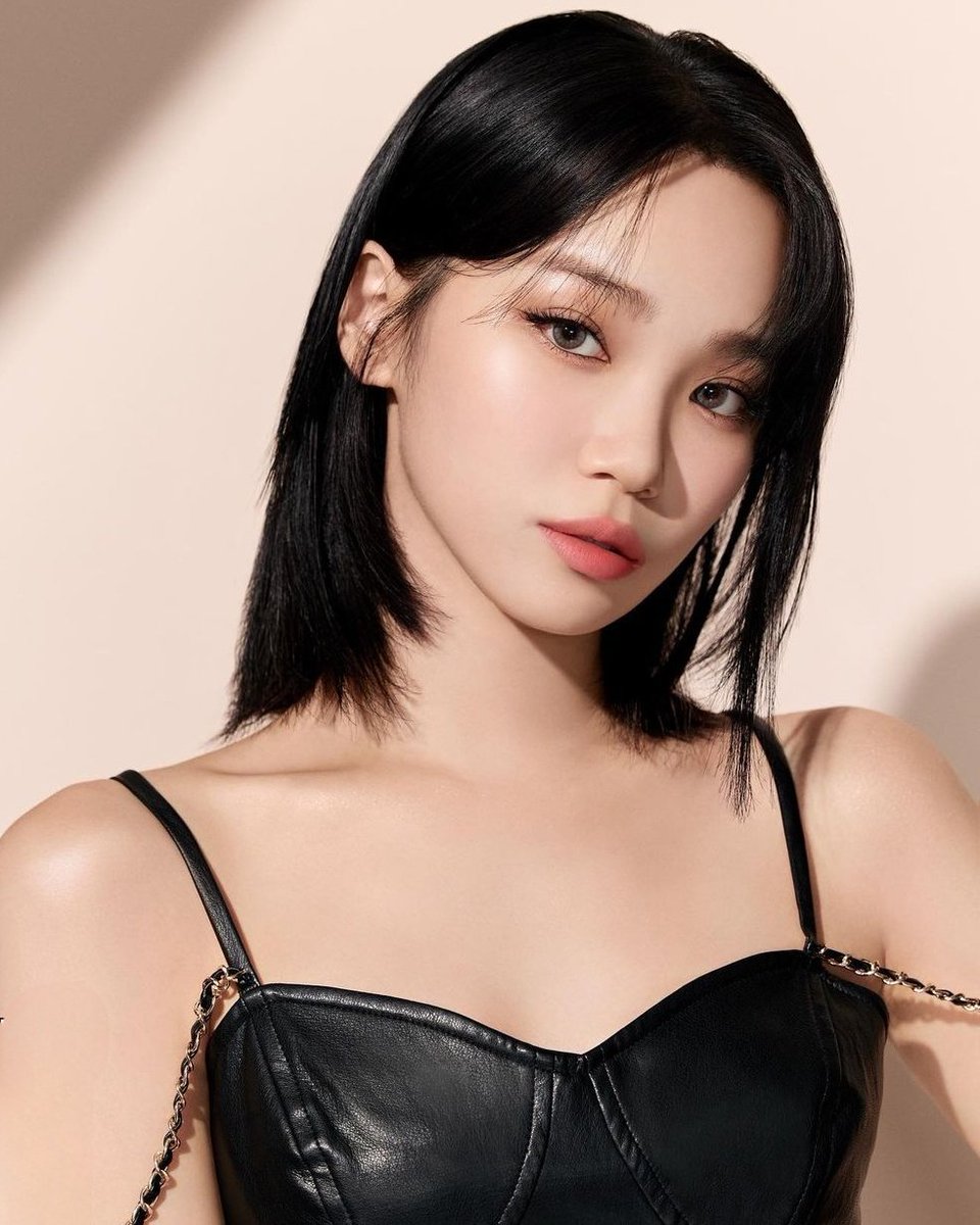 elsserafim's tweet photo. BANGLESS KIM CHAEWON OH MY GOD???? https://t.co/BkbkfcVpqy