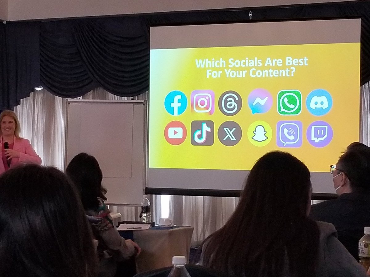 "Diversify! Use social media that works for you and your target." (#WeChat is used a lot for #radio &amp; #Socialmedia in China). @smoothfm <a href="/LozLoz1988/">Lauren Saylor</a> <a href="/RadiodaysAsia/">Radiodays Asia</a> #showPrep