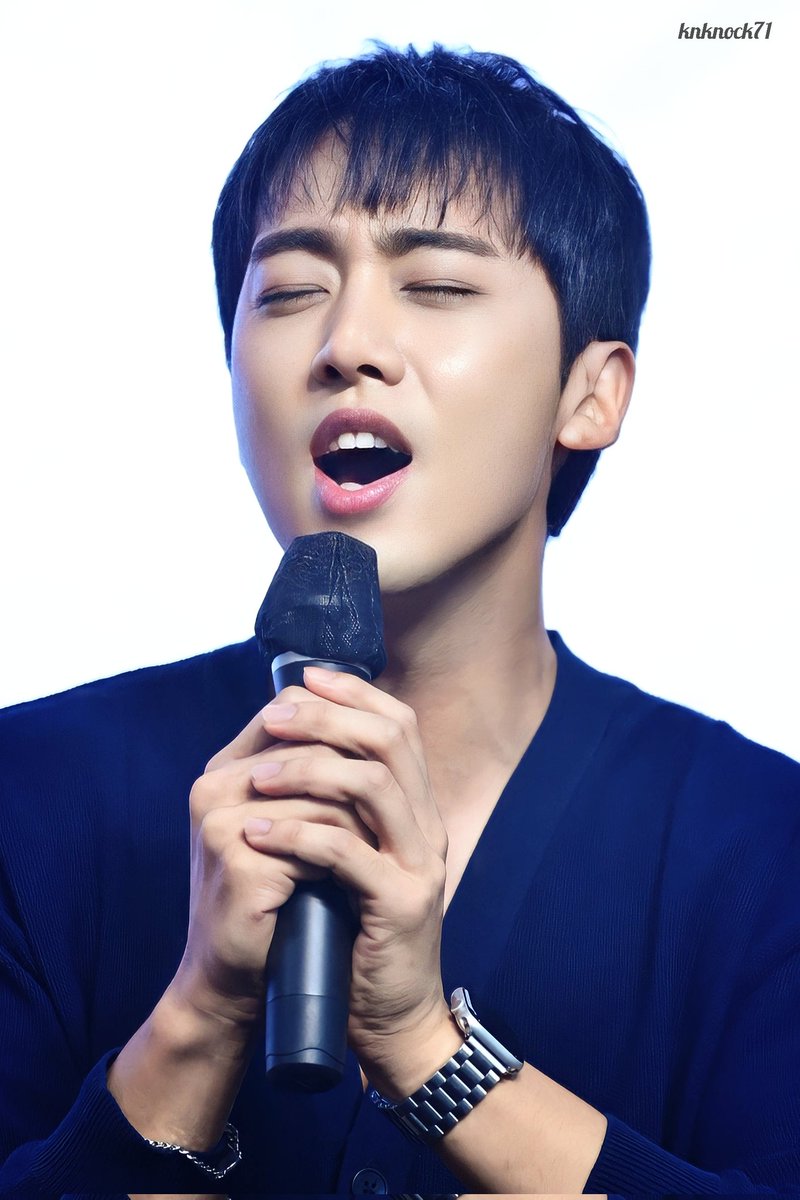 knknock71's tweet photo. 230902 메이크스타 팬싸

인성이가 양손으로 마이크를 잡고 노래하는 모습이 너무 좋아🎤( ¯ᵕ¯ )♡

#인성짱짱 #정인성 #크나큰 #크나큰짱짱 #KNK @KNKOfficial220 https://t.co/wbuIFSSUp1