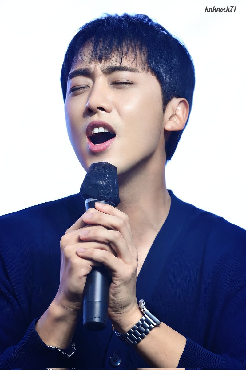 knknock71's tweet photo. 230902 메이크스타 팬싸

인성이가 양손으로 마이크를 잡고 노래하는 모습이 너무 좋아🎤( ¯ᵕ¯ )♡

#인성짱짱 #정인성 #크나큰 #크나큰짱짱 #KNK @KNKOfficial220 https://t.co/wbuIFSSUp1