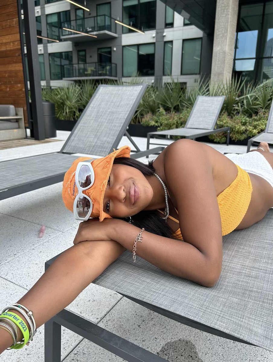 cloeymitchelll's tweet photo. a baddie in orange🧡 https://t.co/MwhqZwwPjd