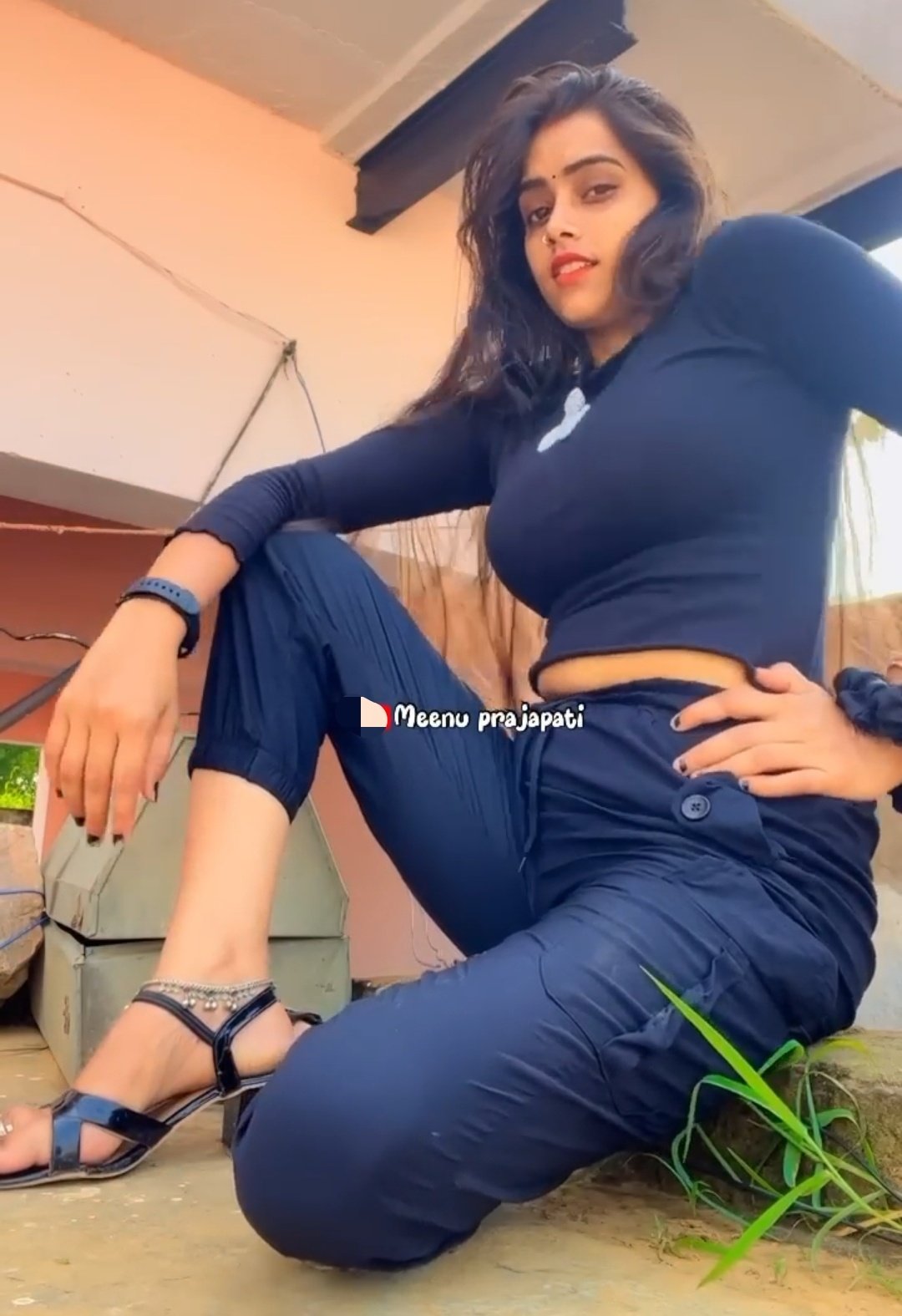 Meenu Prajapati on X: ' Good Morning #XTwitter Friends☘️🌹..........  #navel #Facebook #TwitterX कभी हमसे भी बात कर लिया करो😍👇  t.coy8OhVsWkJJ  X