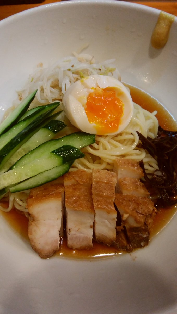 元町ラーメンへ、約五年振りくらいに行って来ました。
風°ノートに、汚え字で髭爺参上と、書いて来た。
あまりにも汚すぎて、涙が出て来た。