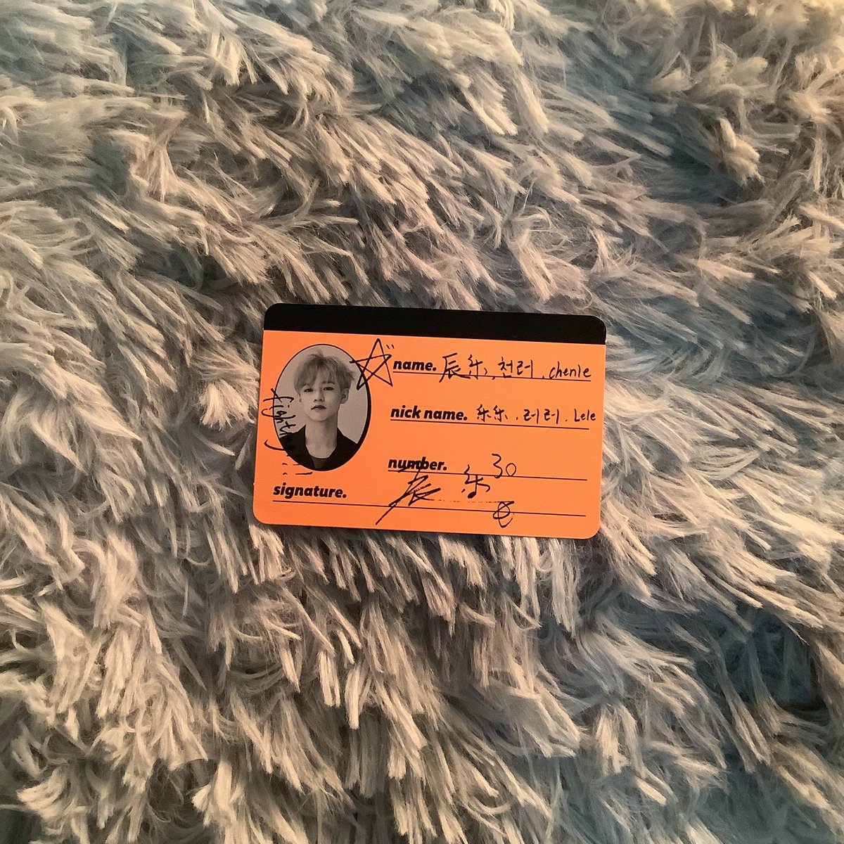 doubleqor's tweet photo. เฉินเล่อ / chenle 
crew card wgu we go up cc วีโกอัพ วกอ การ์ดกลม

🤍 crew card 120 thb
🤍 circle card 50/3 thb
🤍 both 200 thb ( included shipping )

🚛 shipping 30 thb
🚨 dm / mention for more information
#ตลาดนัดnct #ตลาดนัดnctdraem https://t.co/rp6X1FGJTC