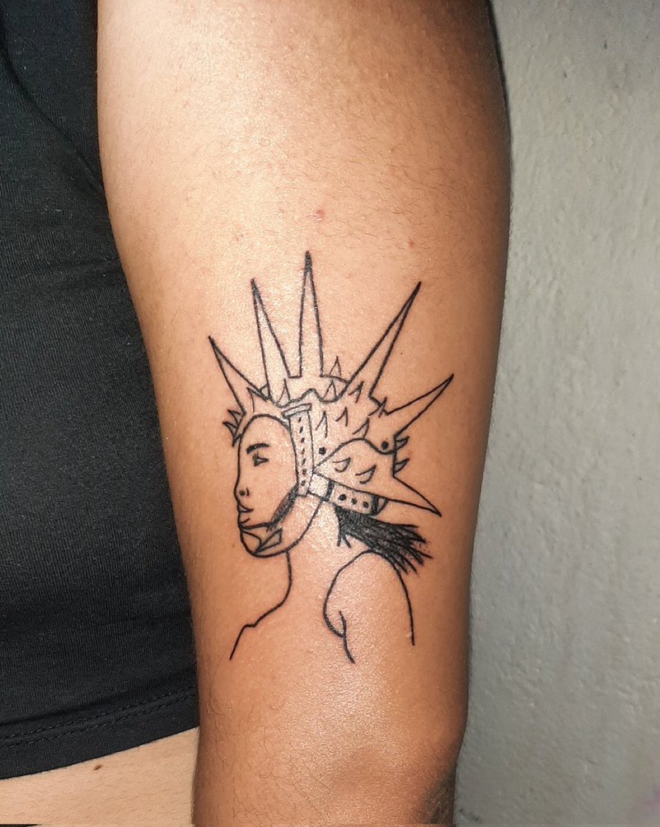 løƙurå tweet media