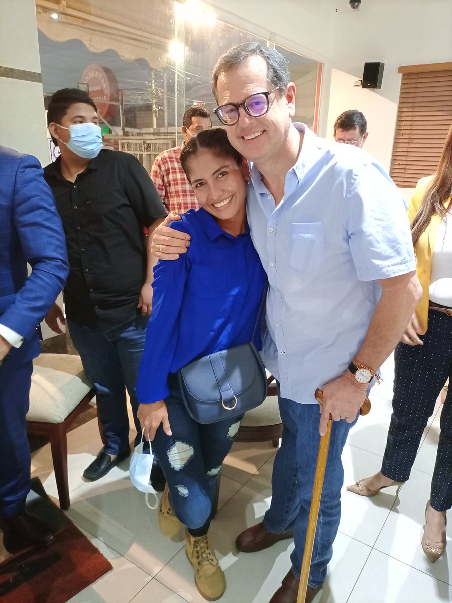 halison_m's tweet photo. @rabascallcarlos Reciba un abrazo enorme en este día que cumple años, que Dios lo siga bendiciendo y llenando de muchas cosas buenas tanto para ustedes como para su familia,  que con su liderazgo cautive nuevas metas y nuevos logros por conquistar. 
Feliz #cumpleaños Futuro presi https://t.co/yEaU16XVsS