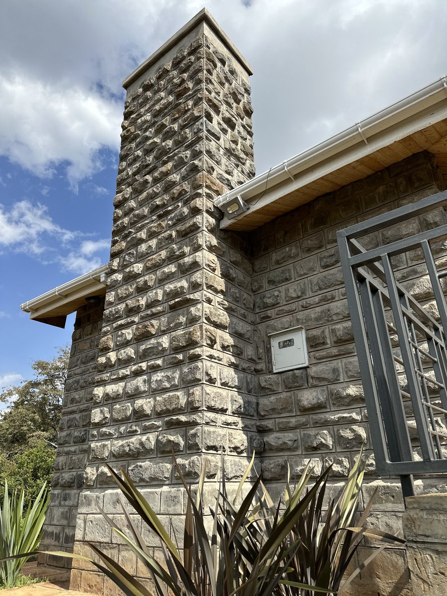 dnahinga's tweet photo. Either you are trying to make something beautiful, or you are trying to get it finished.
You cannot serve two masters.
- Gary Zucker,
"Building an Old House."
#DesignPattern
#TheTimelessWay
#SketchItBuildIt
#BeautyMatters
https://t.co/zUoY3l1Id7 @PodCityKe by @UjenziBora
We Design, Cost and Build beautiful timeless Houses that empower people to Live the Good Life.