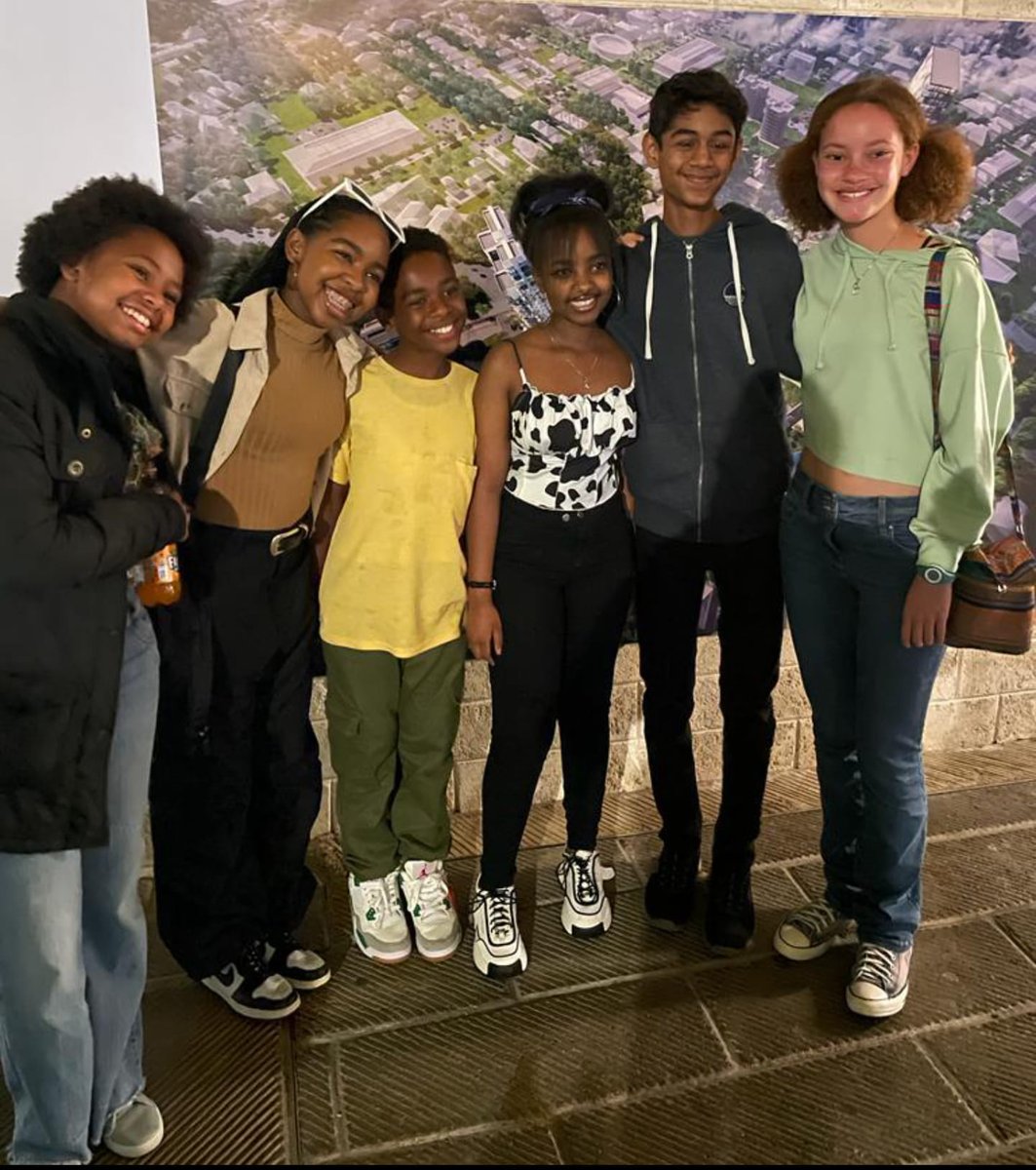NATGEO meets DISNEY😀

Hanging with talented African cast for #TeamSayari (NatGeo) who had come for the screening. They loved our film (Disney) and my performance voicing the lead character ENKAI😍

#Disney #Enkai #Animation #Voice #KizaziMoto #nationalgeographic #natgeo