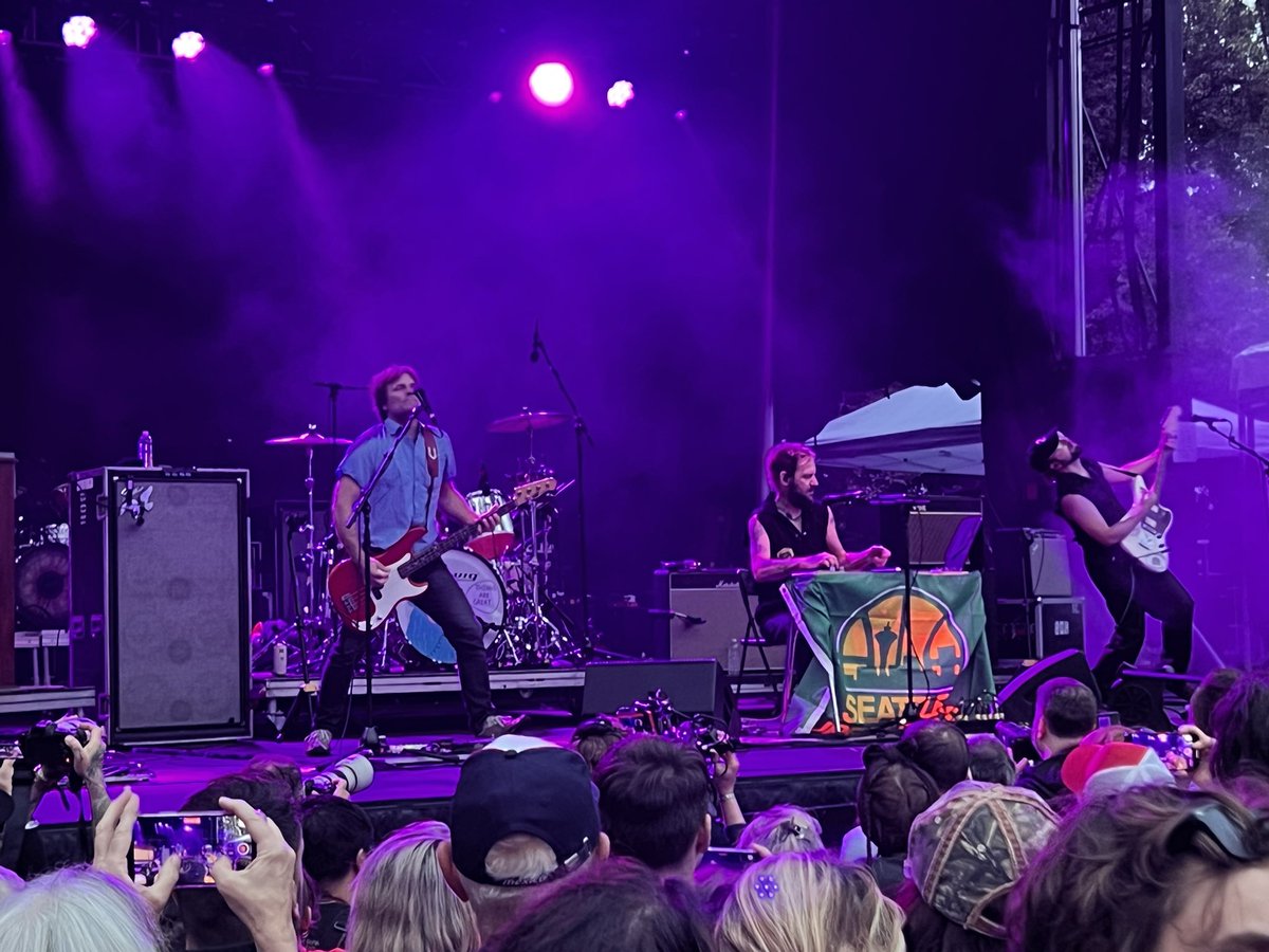 masonkelley12's tweet image. Awesome to see @bandofhorses reppin’ the #Sonics @bumbershoot2023. #bumbershoot #supersonics