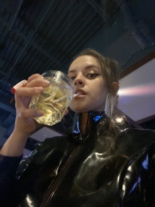 put a latex catsuit &amp; pleaser heels on and went out to play pool last night https://t.co/9yT0ko8KvR