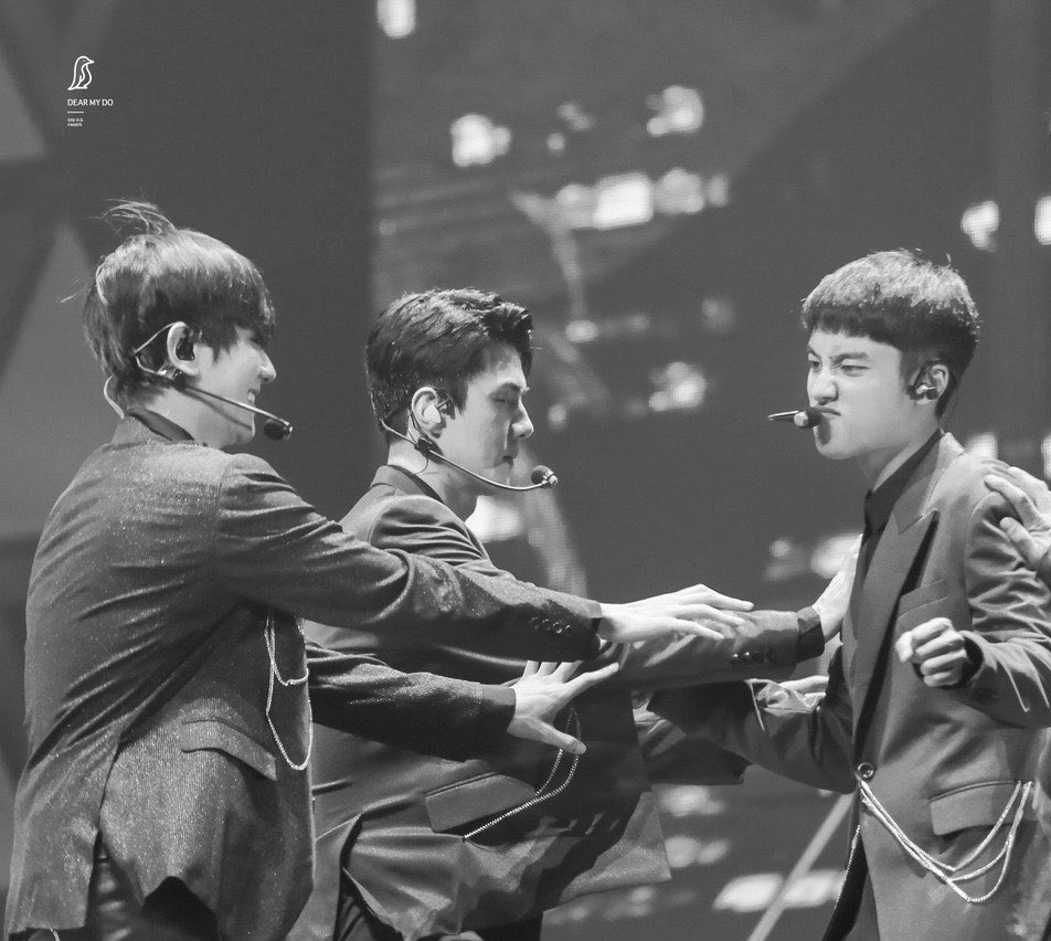 sebaeksooo's tweet photo. sehun and baekhyun's never ending teasing to kyungsoo >< 

#SEHUN #BAEKHYUN #KYUNGSOO https://t.co/M1awzpF2hb