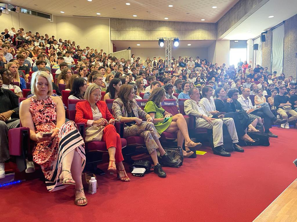 C’est parti pour la rentrée <a href="/NEOMAbs/">NEOMA Business School</a> à Reims ! Accueil en fanfare, discours de bienvenue et message fort de la marraine de promotion Angeles Garcia-Poveda, Présidente de Legrand