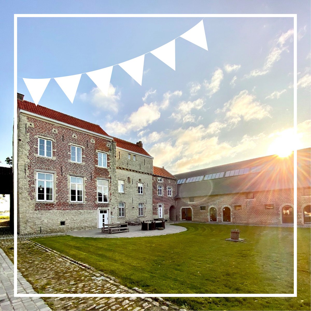 bardoffice's tweet photo. #feest want Bar d'Office Duigemhof viert vandaag haar derde Bar d'Office Anniversary 🎂.

#bardoffice #coworking #flexoffice #workspace #work #meet #inspire #coworkingspace https://t.co/my6TXRqxFj