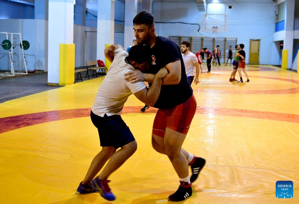 19thAGofficial's tweet photo. Athletes from Team Syria, including wrestler Omar Sarem, weightlifter Man Assad, and the men's football team, are preparing for the upcoming Hangzhou Asian Games at the al-Fayhaa Sports City in Damascus.
#Hangzhou #AsianGames #TeamSyria #Athletes #HangzhouAsianGames
@AsianGamesOCA