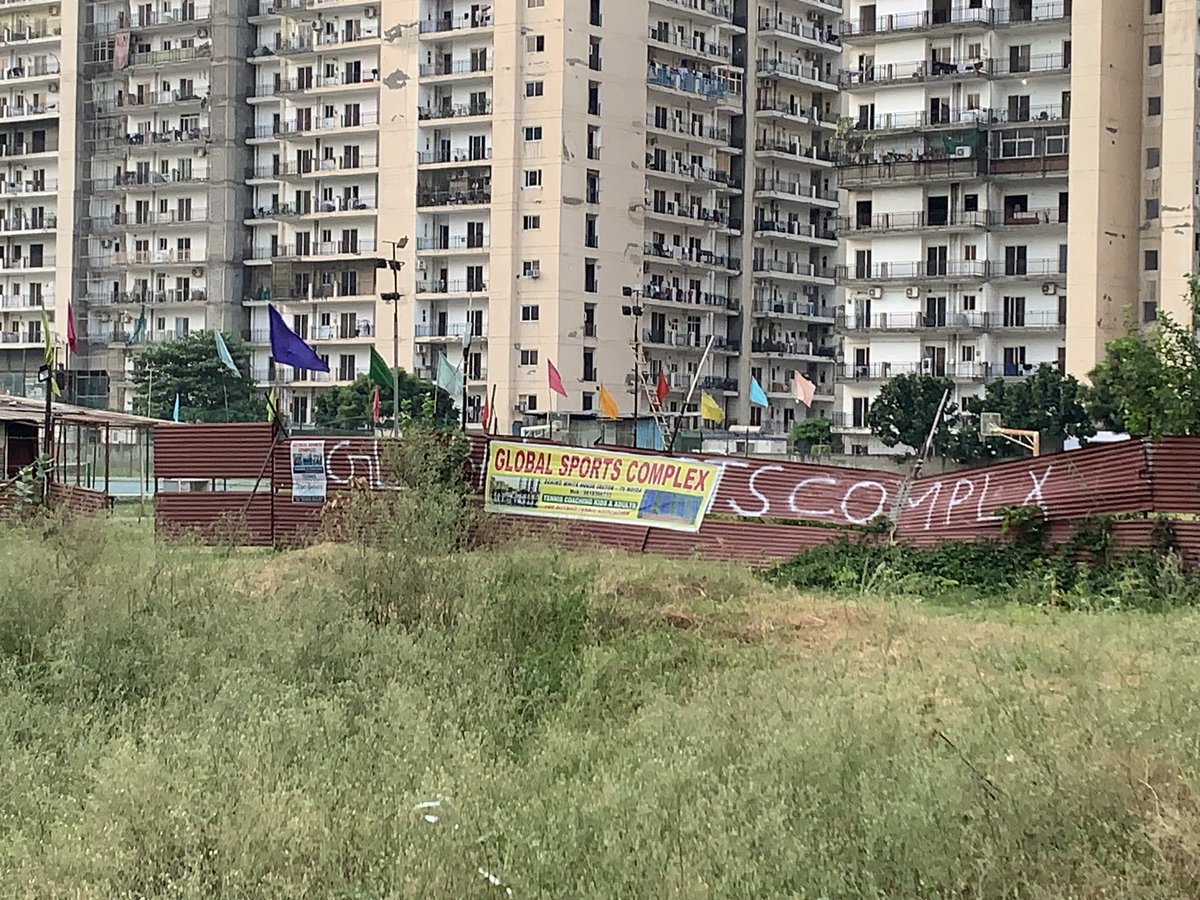 chandel_7's tweet image. स्वतंत्रता के अमृतकाल जब देश चंद्रमा पर पहुँच गया और सूर्य को पास से छूने वाले है,सेक्टर७५,नोएडा में अभी भी@noida_authority की कृपा से,बिल्डर वाली प्रतंत्रता की विचार,हरित क्षेत्र में अभी भी स्थापित है।हरित में स्टेडियम बनाकर उसको लीज कर दिया।@CeoNoida @dmgbnagar @myogiadityanath