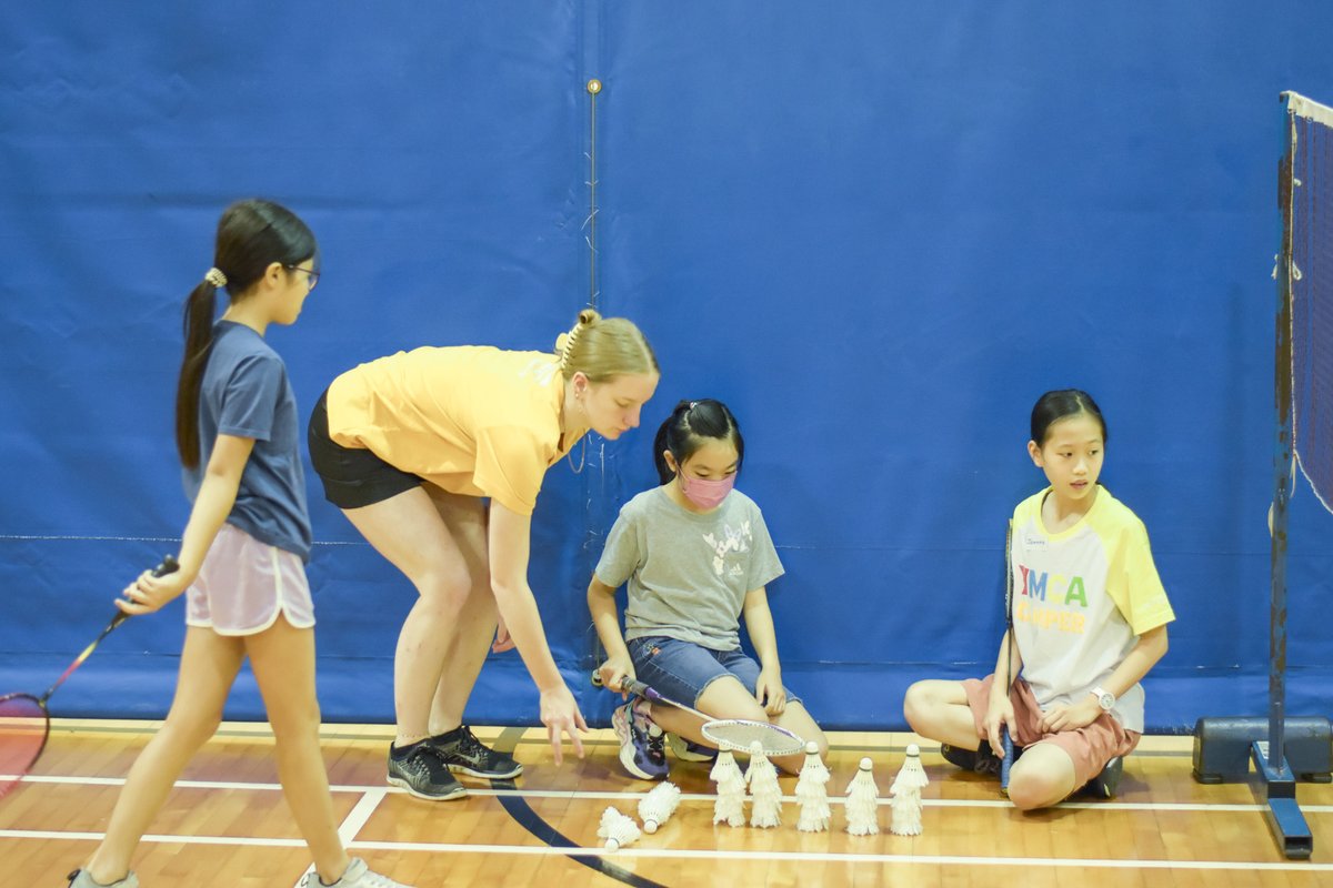 Maëlle de retour de mission à YMCA Hong Kong. Après 1 formation de 3 jours. 1 semaine en camp de badminton avec 15 jeunes de 7 à 9 ans. Puis dans un camp de robotique avec 15 jeunes de 6 à 9 ans. Et au Ocean Paradise avec des activités passionnantes liées à l'eau. #CampCounselors