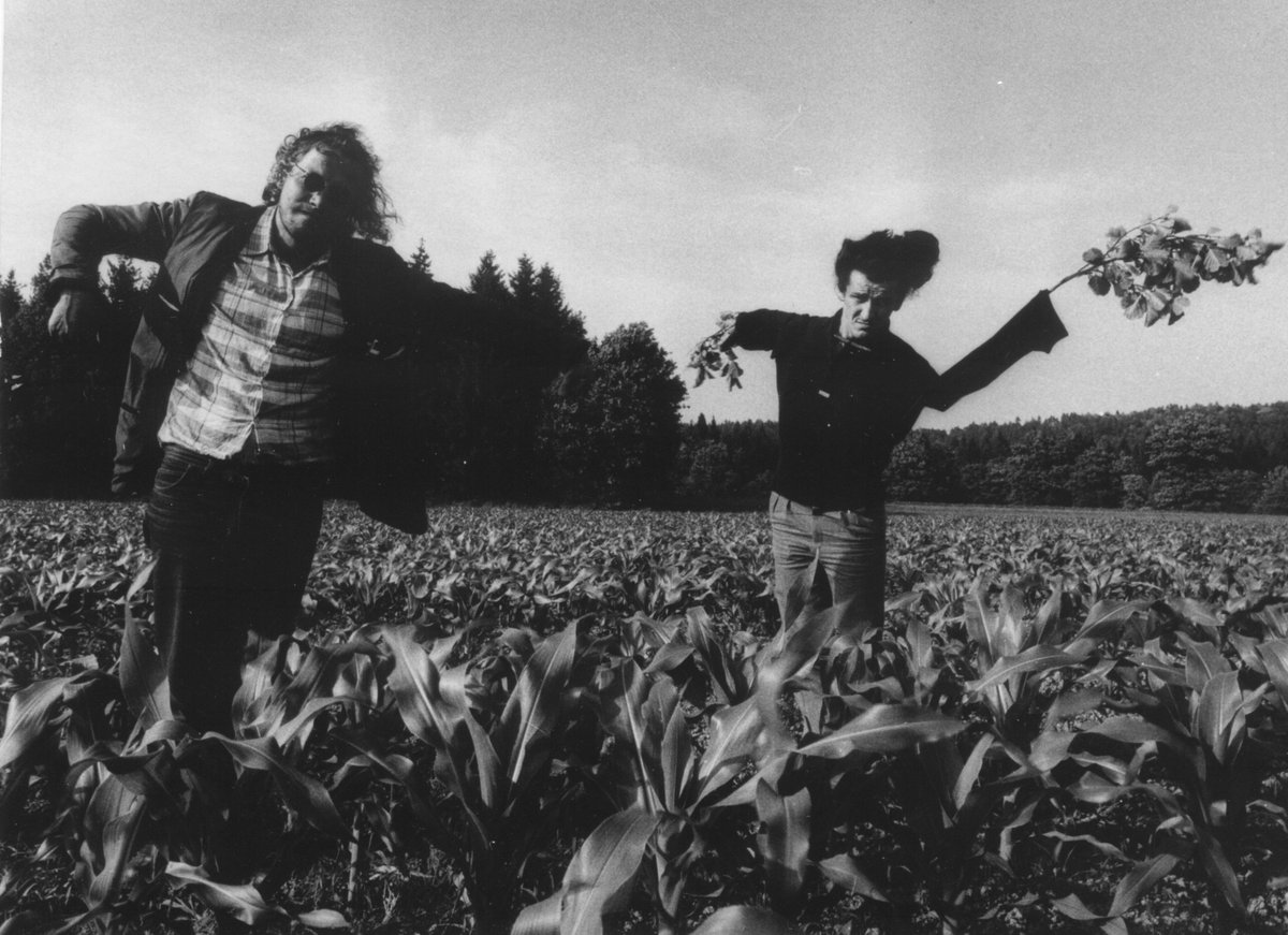 Nocoj se v SNG Nova Gorica z lutkovno predstavo Samost po motivih albuma Cocktail in otvoritvijo razstave »Pojutrišnjem je mimo, zgodil pa se bo včeraj« Muzeja Marka Breclja v nastajanju začenja 8. edicija literarnega festivala in sejma Mesto knjige! 
mestoknjige.si