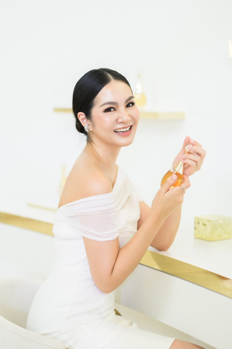 Pattypunchii's tweet photo. น้ำหอมใหม่ ✨ L’or de J’adore กลิ่นโมเดิร์นมากยิ่งขึ้น ต่อยอดตำนานความหอมหวาน หรูหรา เพิ่มความเข้มข้น กลิ่นมวลดอกไม้ หอมติดผิว
⚡️ KEY NOTES : Orange Blossom , Jasmin , Rose 

 ⚡️ งานจัด Mega Bangna
วันนี้ - 12 กันยายน 66

#JadoreDior #FlowersAreGold #DiorBeauty @DiorBeauty https://t.co/OtEjRwg7z8