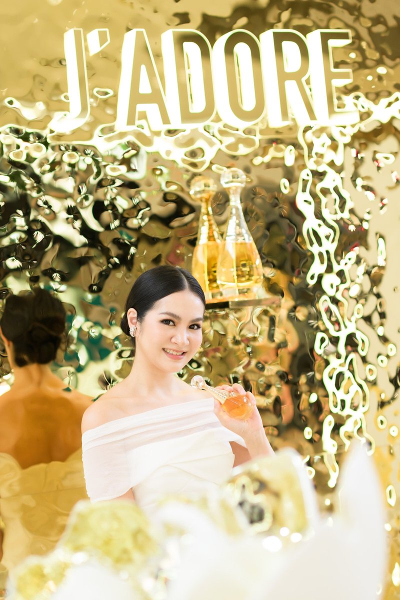 Pattypunchii's tweet photo. น้ำหอมใหม่ ✨ L’or de J’adore กลิ่นโมเดิร์นมากยิ่งขึ้น ต่อยอดตำนานความหอมหวาน หรูหรา เพิ่มความเข้มข้น กลิ่นมวลดอกไม้ หอมติดผิว
⚡️ KEY NOTES : Orange Blossom , Jasmin , Rose 

 ⚡️ งานจัด Mega Bangna
วันนี้ - 12 กันยายน 66

#JadoreDior #FlowersAreGold #DiorBeauty @DiorBeauty https://t.co/OtEjRwg7z8