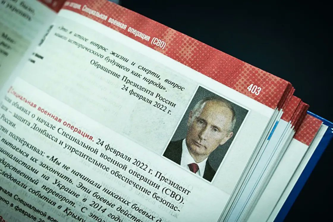 Russia's new state-sanctioned school history textbooks praise Russia under Stalinism, bemoan the collapse of the Soviet Union and provide unsubtle justifications for Putin's military action in Ukraine, writes Yuliya Talmazan. #history #russia #revisionism

nbcnews.com/news/world/put…