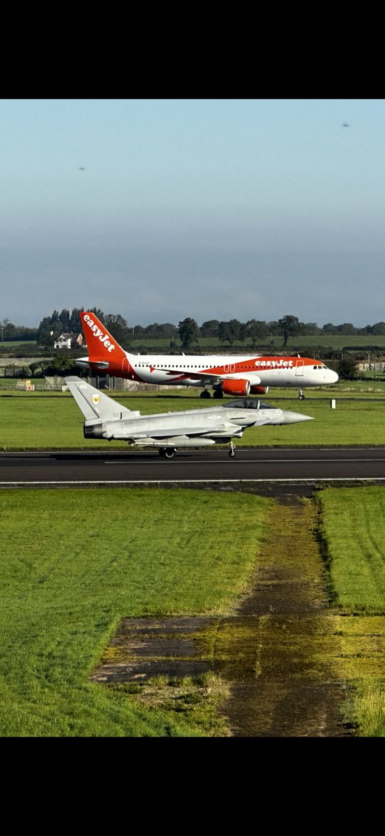 nmcc777's tweet image. It’s either a tiny @easyJet or a massive @RAFLossiemouth Typhoon🤔@belfastairport @nats @AirsideN