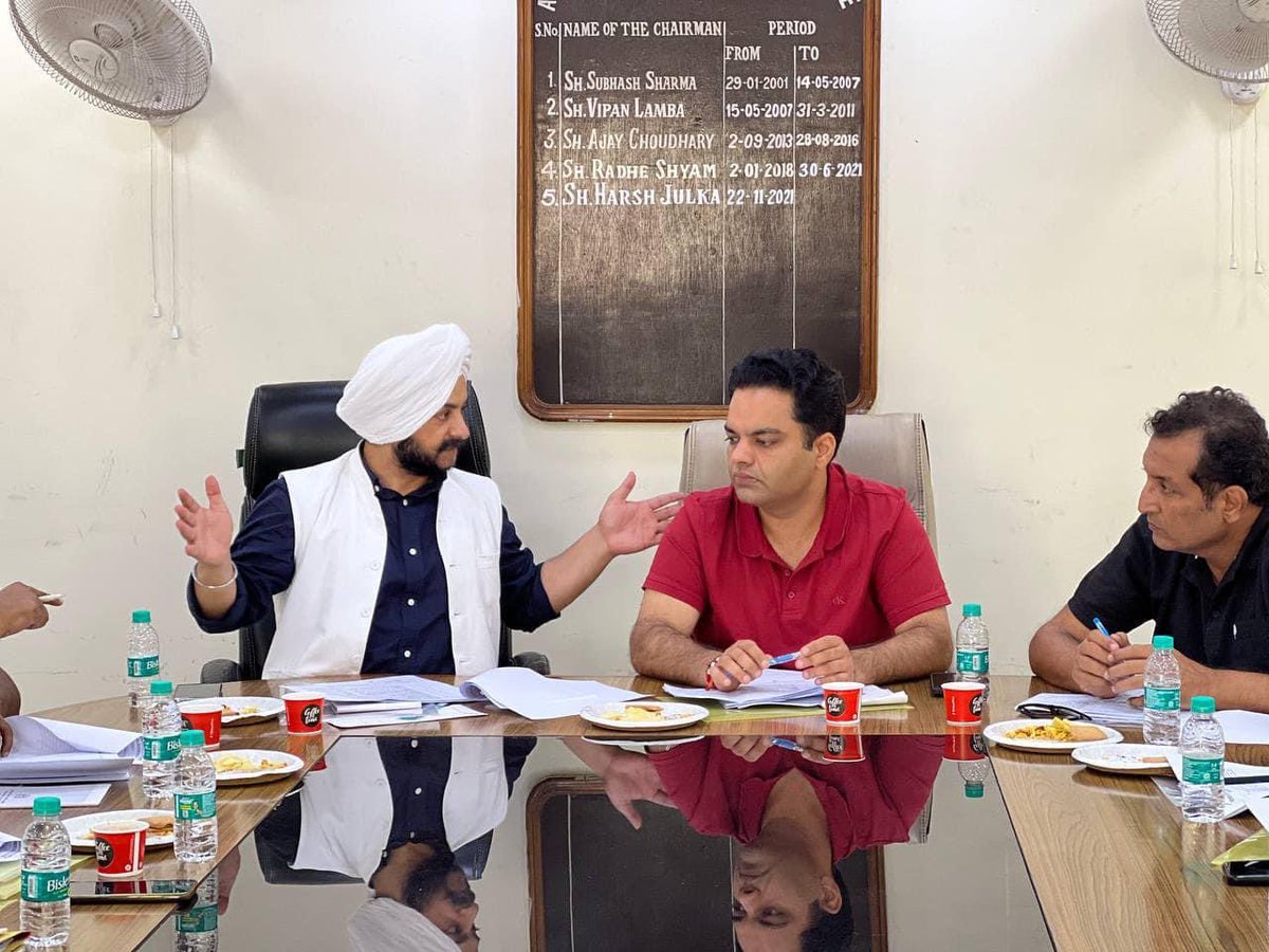 JarnailSinghAAP's tweet photo. तिलक नगर क्षेत्र को, क्षेत्र में आने वाले सभी संस्थाओं को हर दिन और बेहतर बनाते हुए आज APMC केशोपुर मंडी में मीटिंग कर मंडी में दी जाने वाली सुविधाओं को और ज्यादा बढ़ाने पर चर्चा की गई..
@ArvindKejriwal @AamAadmiParty @AAPDelhi
#APMC #MarketManagement #Development #keshopur #MLAJarnailSingh #VidhanSabha #TilakNagar