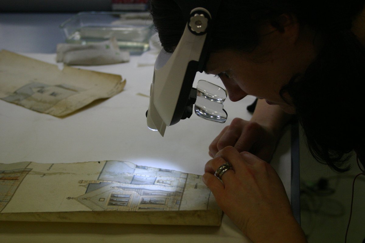 Paper conservators - come work with us! Fab role working with our lovely team and amazing drawings. applications.historicenvironment.scot/pages/job_sear…