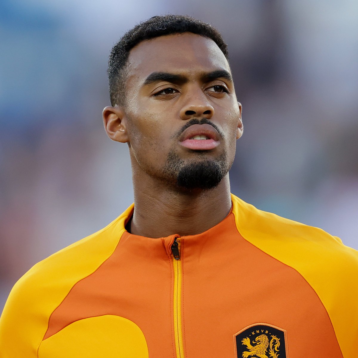 ℹ️ Ryan Gravenberch will not be available for the September break of #JongOranje and will remain with his club. He will be replaced by Fedde de Jong.

🔗 onsoran.je/RGFDJ