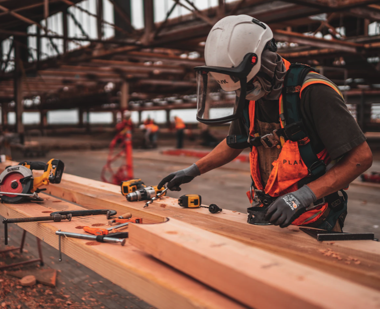 Construonetwork's tweet photo. Seventy-five per cent of contractors have issues recruiting skilled operatives, according to a new survey from the Civil Engineering Contractors Association (CECA) 👀👷‍♀️

https://t.co/97P8x2a0CI

 #contractors #recruitment #skilledoperatives #CECA #survey #civilengineering https://t.co/MzrVqsRUXl