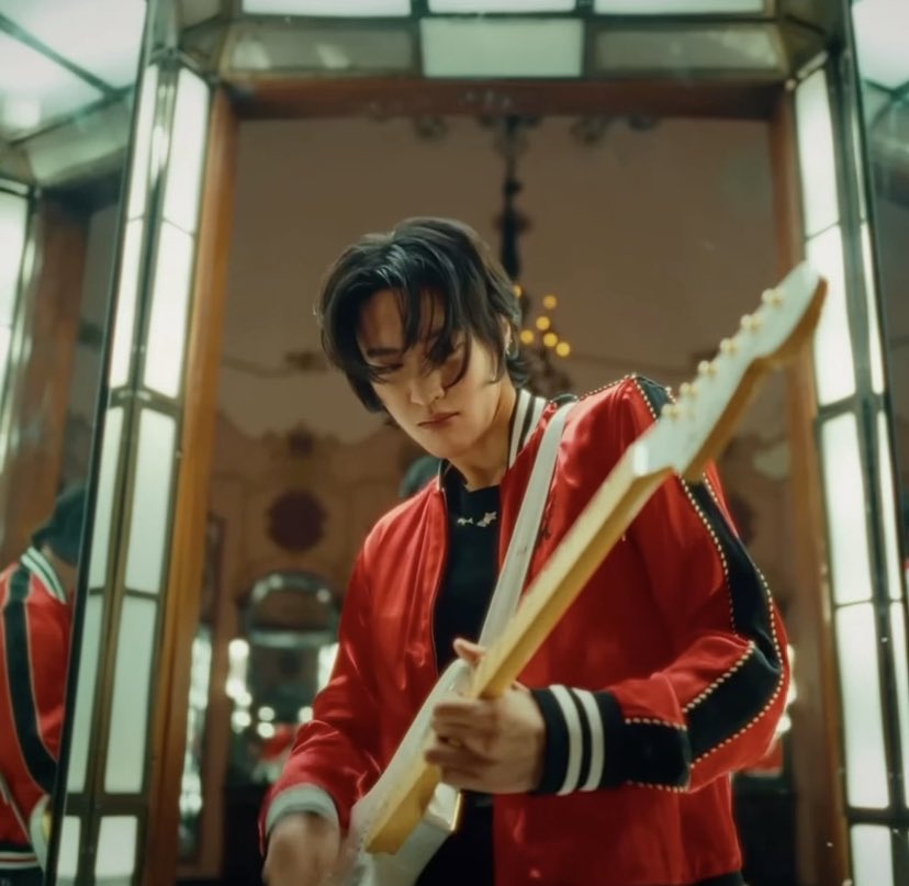 riizepics's tweet image. our guitar boy 🎸