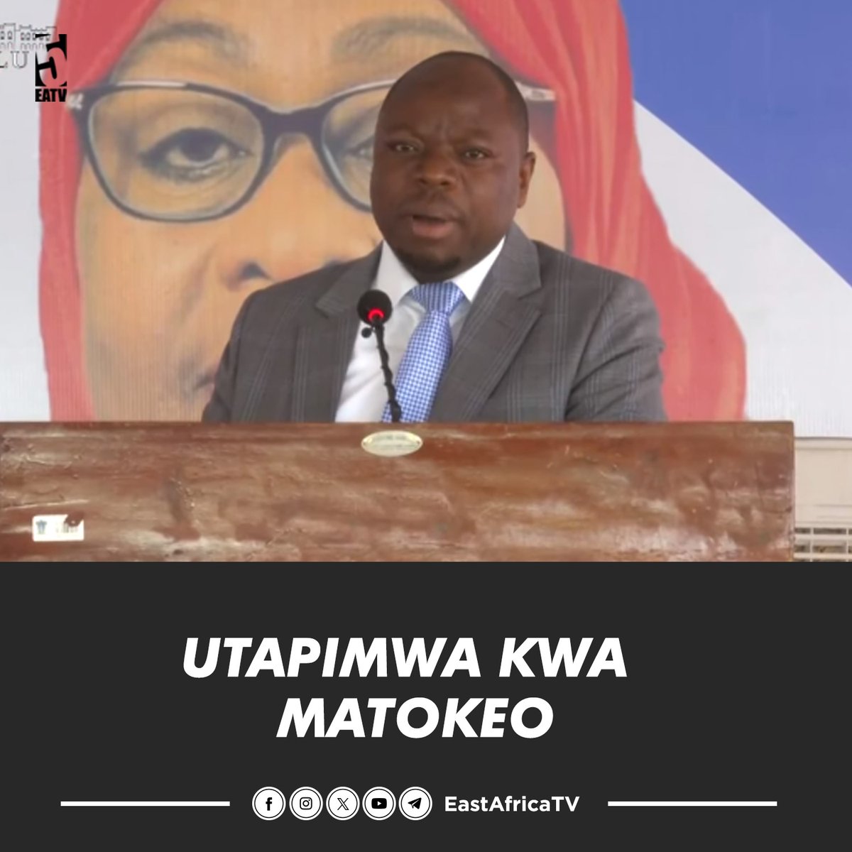 eastafricatv's tweet photo. "Kiimani mimi ni mkristo mkatoliki na sijawahi kutiliwa mashaka, sijawahi kukuona Mhe. Rais ukielekeza ukatoliki wetu, ulutherani kufanya mambo ambayo wewe unayataka, katika hilo nakushukuru sana, kama ungesimama kutuelekeza pengine tungekuwa tumepoteza uelekeo"

"Kama kuna mtu Mhe. Rais anasimama kutaka kukuelekeza wewe na serikali yako kufanya vitu ambavyo pengine wao au mtu mwingine anataka yawe hivyo, naomba usimame na kunyoosha kamba kwa sababu utapimwa kwa matokeo, matokeo hayo kama hapa Dar es salaam yanaonekana wazi, usipoteze focus" - RC Albert Chalamila. #EastAfricaTV #RaisSamiaNaPolisi
