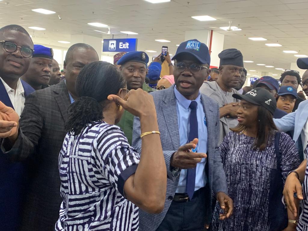 BusinessDayNg's tweet photo. PICTURES: Governor Babajide Sanwo-Olu at the inauguration of the Blue Line Train. The train resumes commuting passengers today journey from Marina to Mile 2.
#bluerail #lagos #sanwoolu #businessday https://t.co/QgL2b11jEc