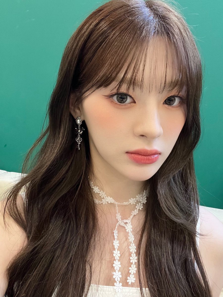 STAYC_talk's tweet photo. 🦊💬
짜잔🌷

#STAYC #스테이씨 #Seeun #세은 https://t.co/5Jva0VbawA