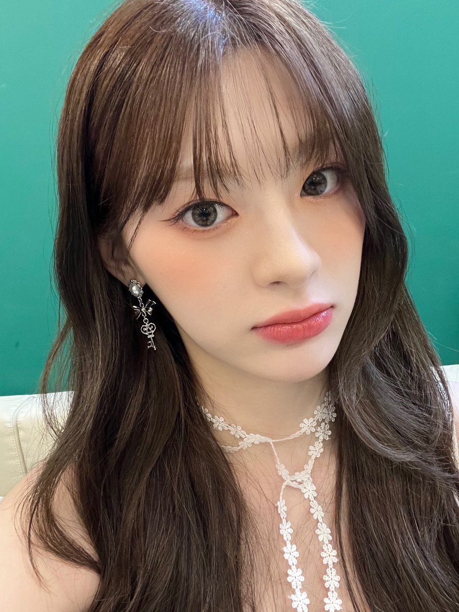 STAYC_talk's tweet photo. 🦊💬
짜잔🌷

#STAYC #스테이씨 #Seeun #세은 https://t.co/5Jva0VbawA