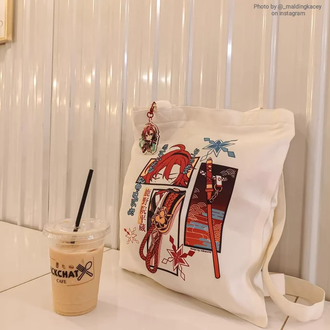 speaking of heizou, i wanted to share these really pretty pictures my friend took of the heizou totebag (and charm~) I made!  