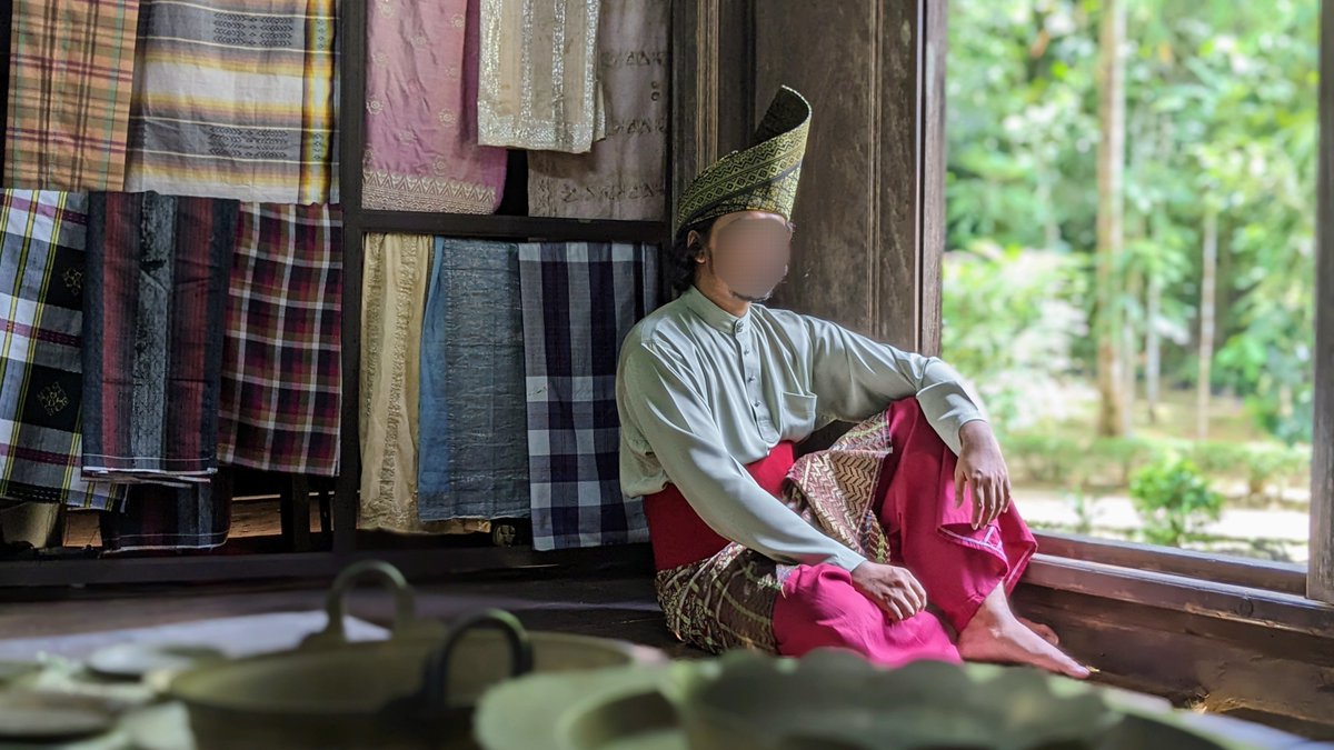 rambleandwander's tweet photo. Kalau sesiapa ke Kuala Terengganu, jemputlah ke Kampung Budaya Terengganu. Mungkin tak setanding Korea Selatan tapi no 1 ada, no 3 ada, no 4 pun ada.

Gambar2 ni saya ambil dalam 2 rumah yg berbeza - Istana Tengku Nik &amp; Rumah Limas Belanda. Lokasi asal rumah2 ni: Istana Maziah https://t.co/QBxkE4NNNc
